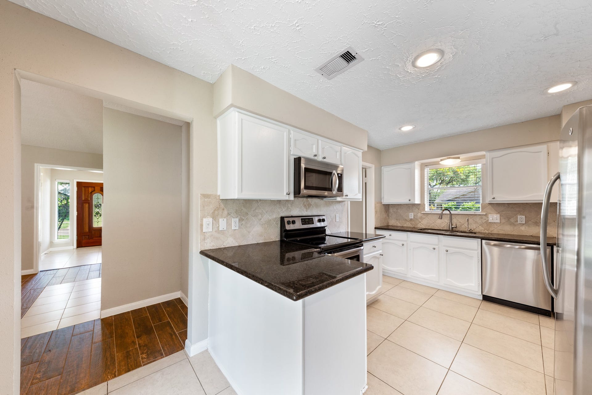 3042 Pecan Point Drive, Sugar Land, TX 77478 3042 Pecan Point Drive, Sugar Land, TX 77478