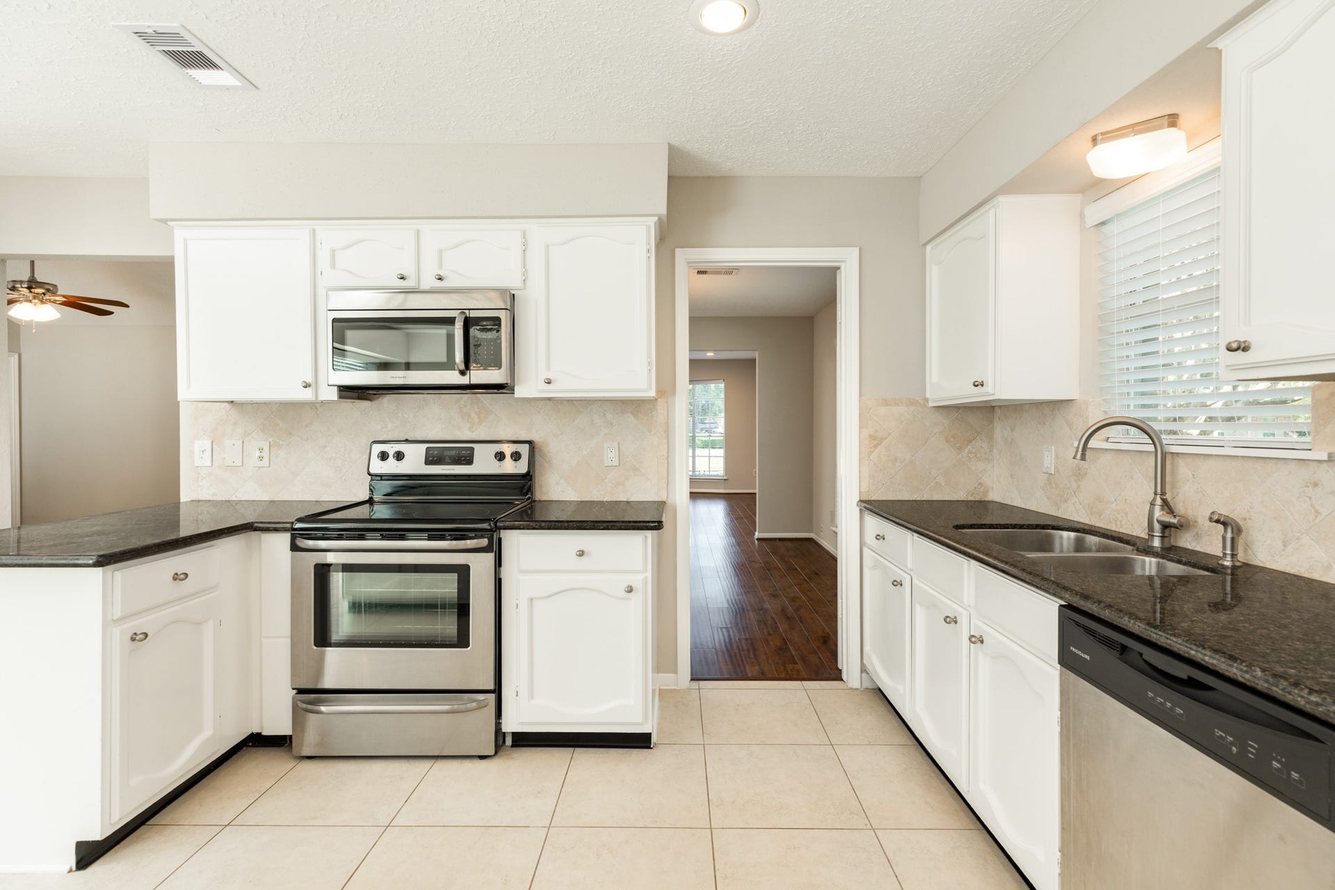 3042 Pecan Point Drive, Sugar Land, TX 77478 3042 Pecan Point Drive, Sugar Land, TX 77478