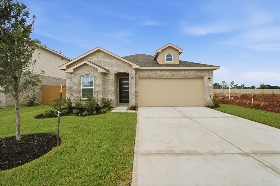 Property photo for 10415 Brynn Elizabeth Drive, Rosharon, TX