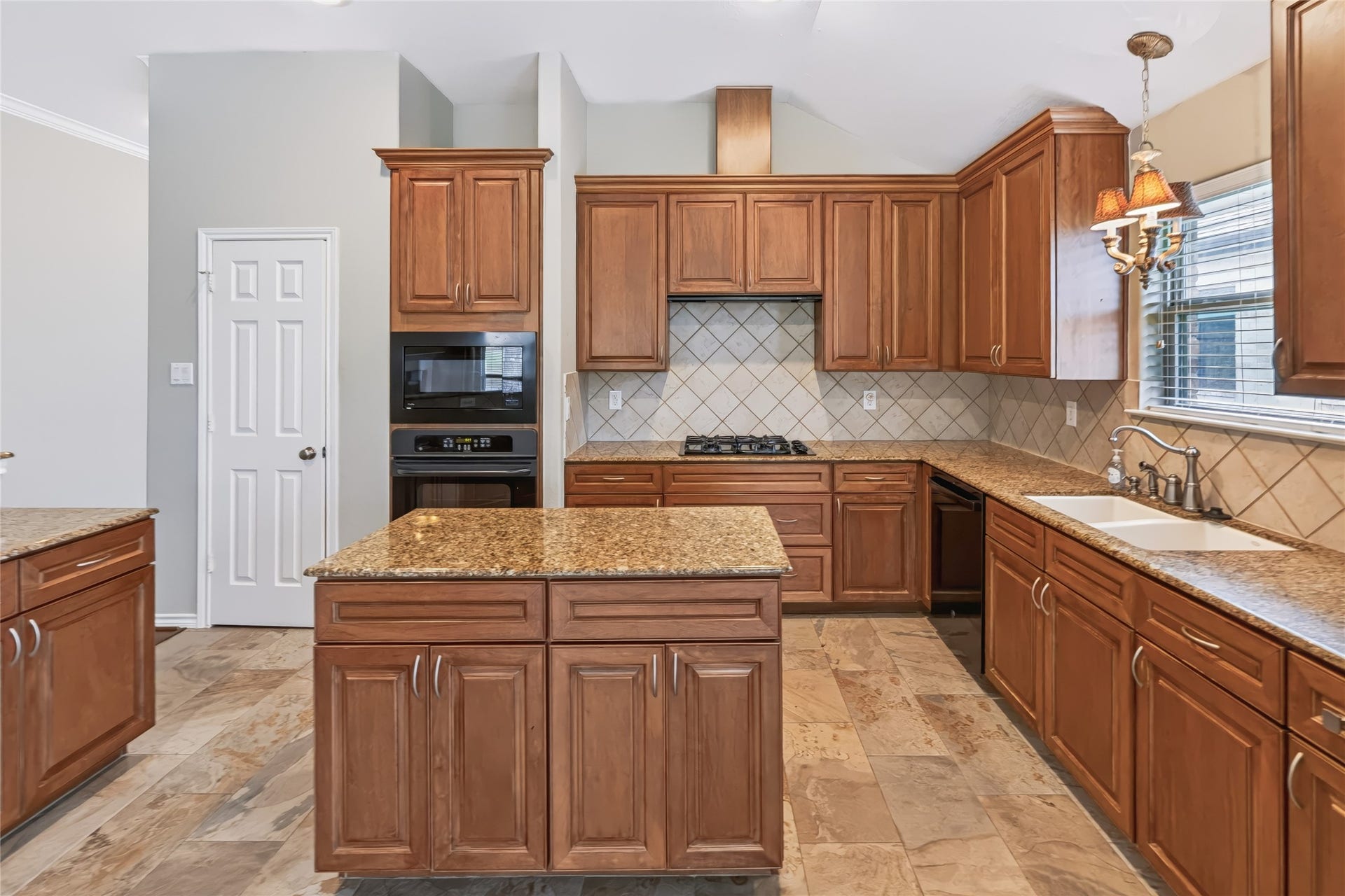 19019 Relay Road, Humble, TX 77346 19019 Relay Road, Humble, TX 77346