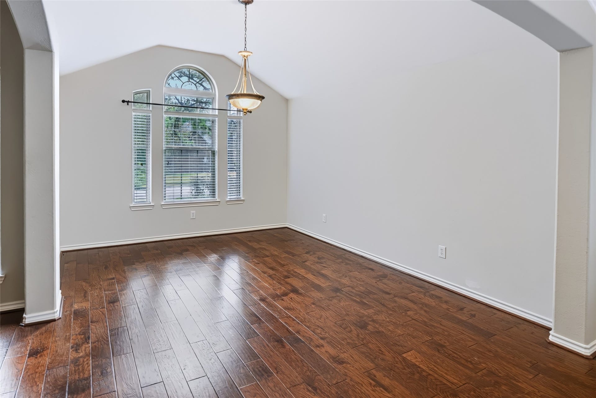 19019 Relay Road, Humble, TX 77346 19019 Relay Road, Humble, TX 77346
