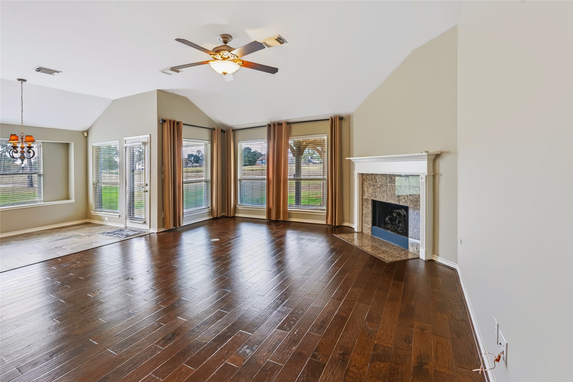 19019 Relay Road, Humble, TX 77346 19019 Relay Road, Humble, TX 77346