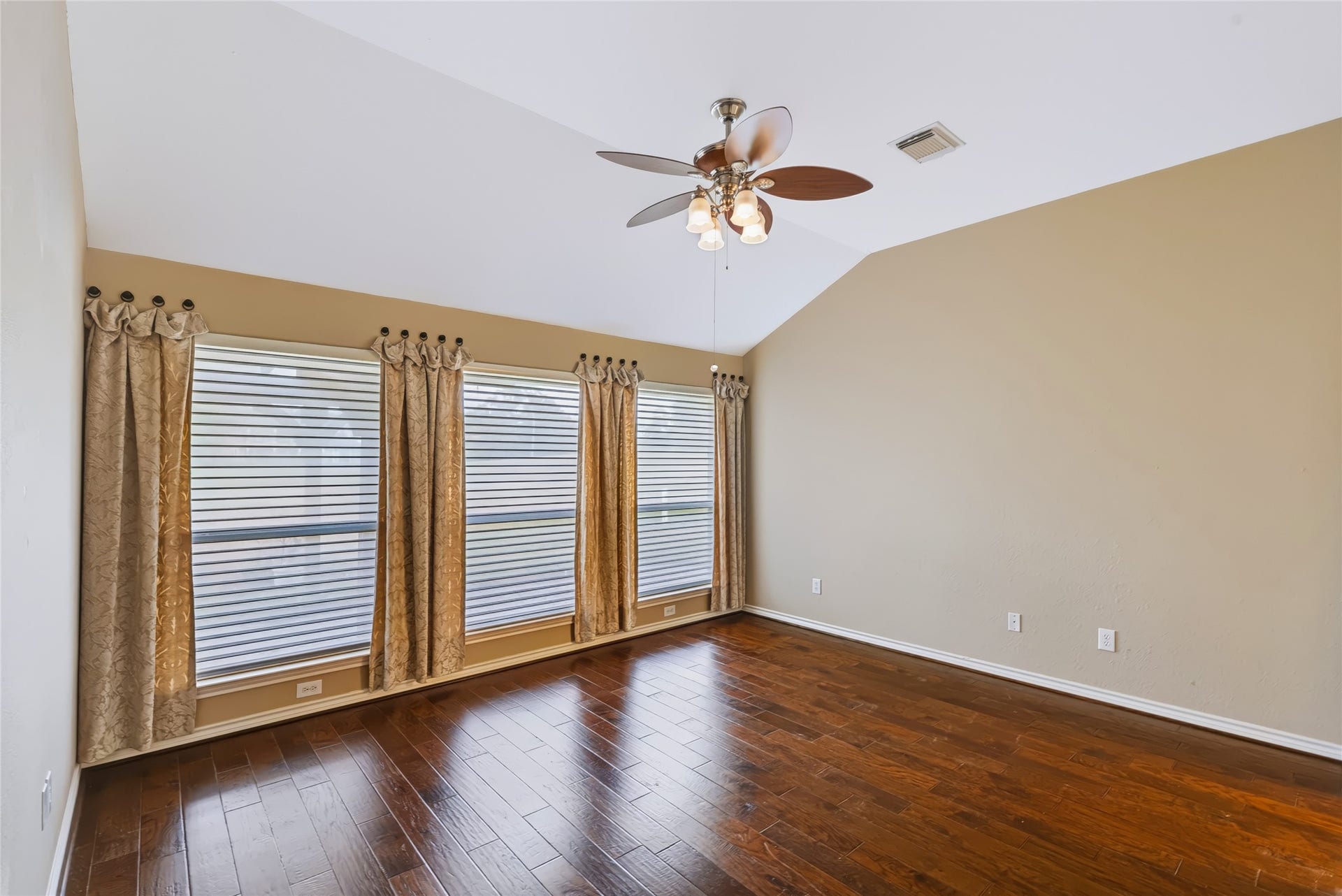 19019 Relay Road, Humble, TX 77346 19019 Relay Road, Humble, TX 77346