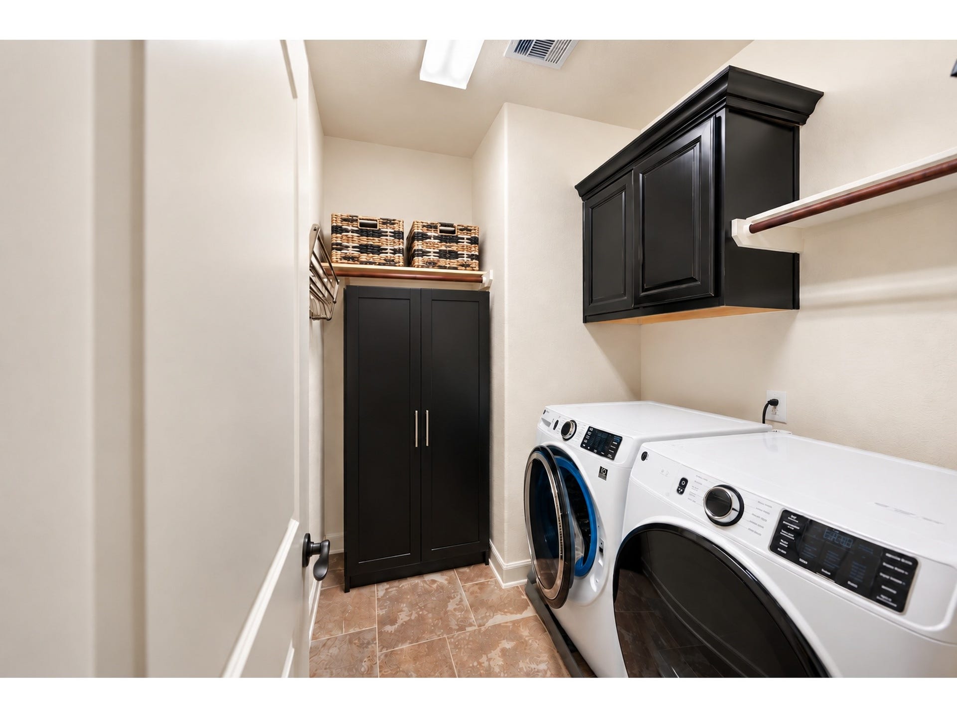 10 Camplight Court, Spring, TX 77389 YES... a 2nd floor Laundry!