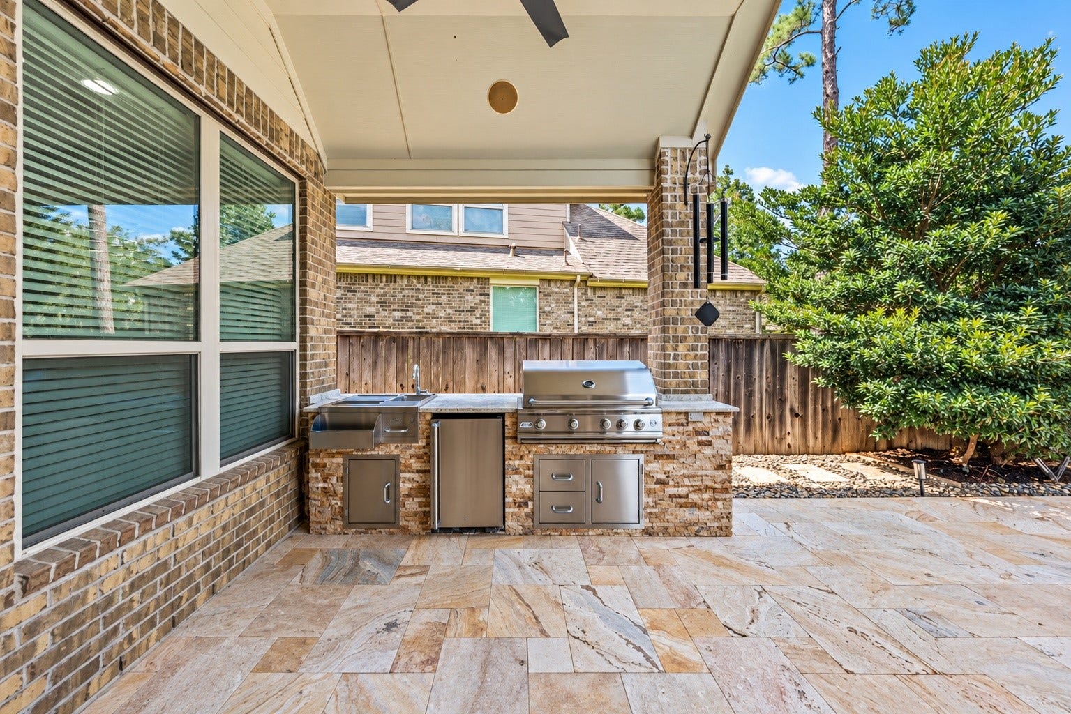 10 Camplight Court, Spring, TX 77389 Outdoor Kitchen too! You can dine al Fresco here.