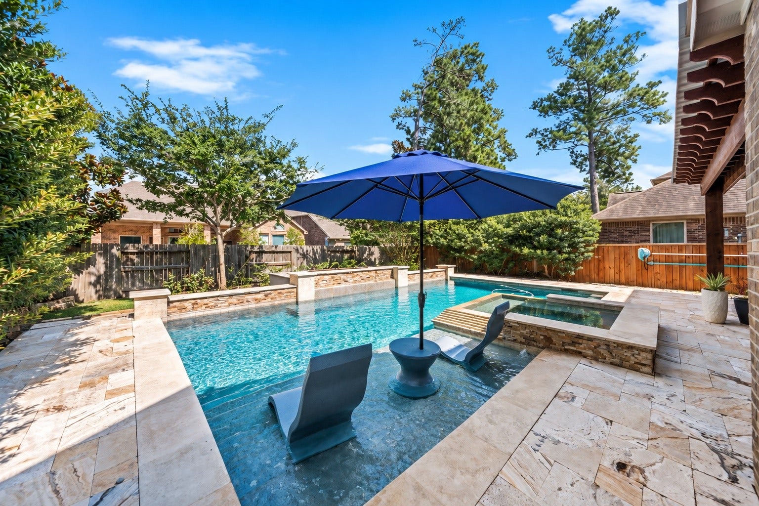 10 Camplight Court, Spring, TX 77389 Out back... surely it's 5 o'clock somewhere!