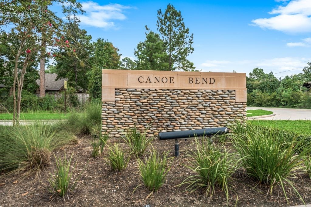10 Camplight Court, Spring, TX 77389 Within 1 mile of so many amenities.