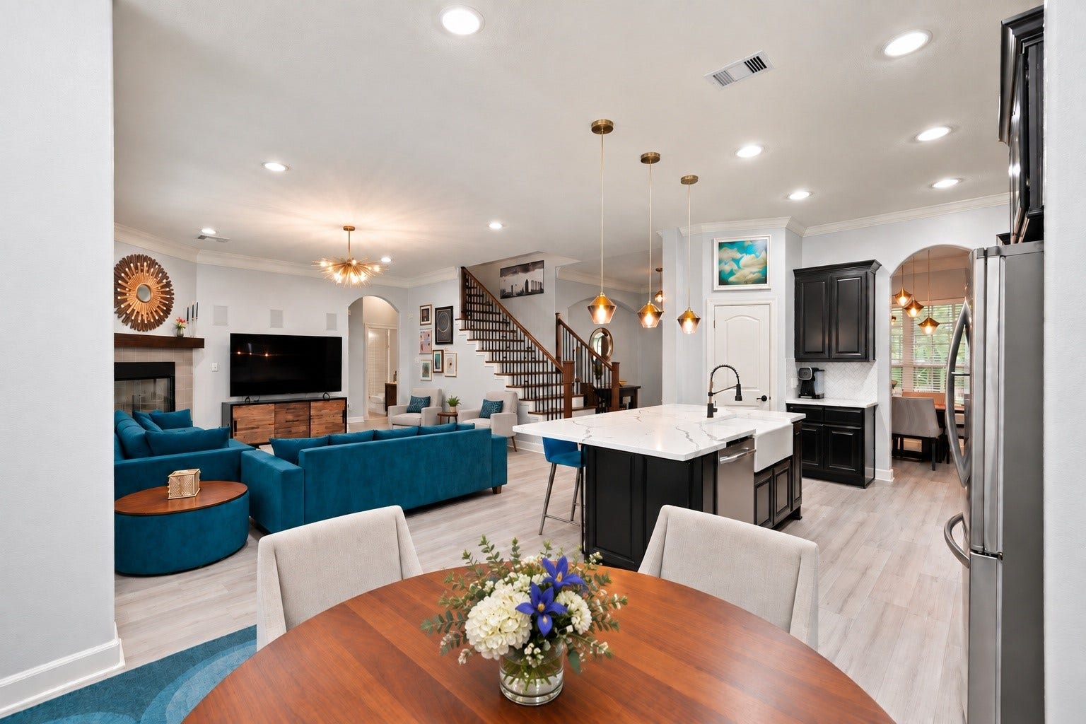 10 Camplight Court, Spring, TX 77389 Great flow between the Family Room, Casual Eating and Kitchen areas.
