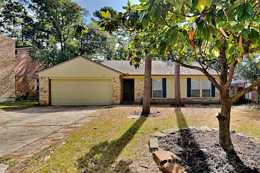 Property photo for 31 S White Pebble Court, Spring, TX