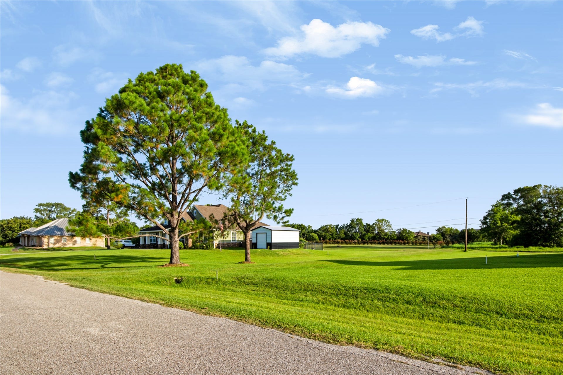 000 Penny Ln, Santa Fe, TX 77510 This 4.28 acres of property is located on the quiet cul-de-sac street of Penny Ln in Santa Fe, Texas.