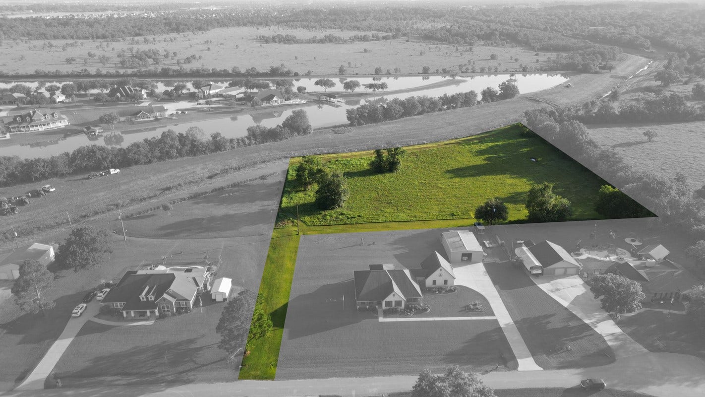 000 Penny Ln, Santa Fe, TX 77510 This view shows the long driveway leading back to over 4 acres of land. Boundary lines are approximate.