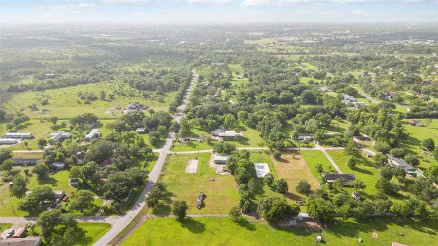 Property photo for 2257 County Road 529, Alvin, TX