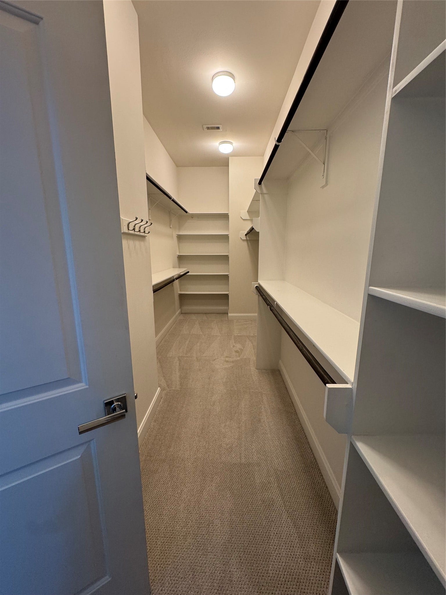 1281 Bonner Street, Houston, TX 77007 Primary Walk-In Closet