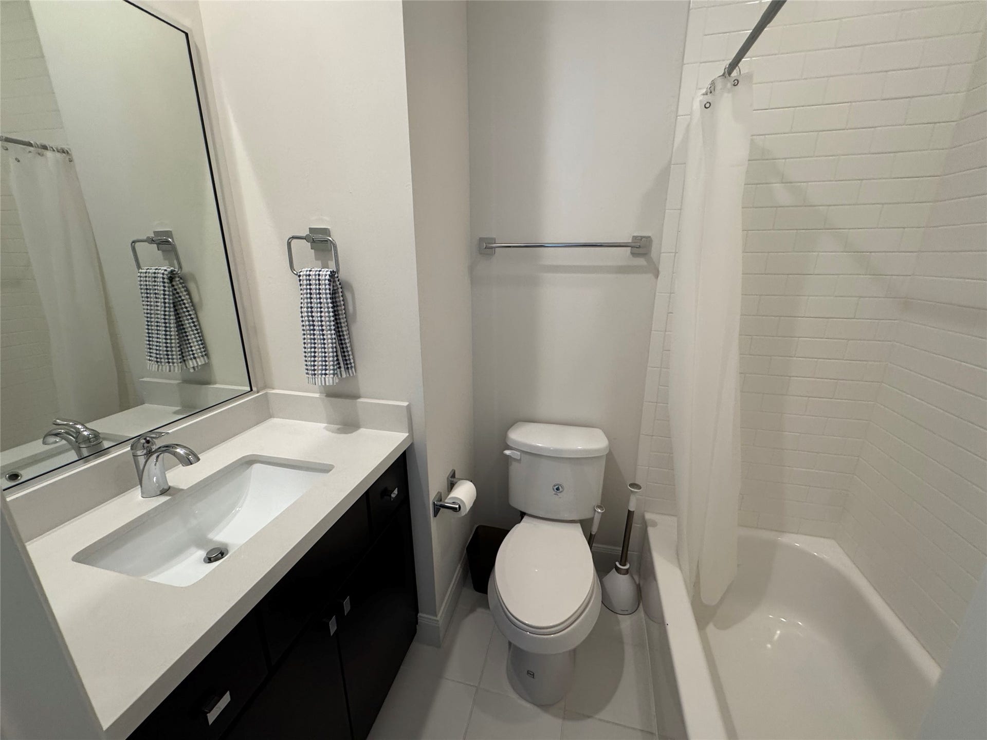 1281 Bonner Street, Houston, TX 77007 1st Floor Bathroom