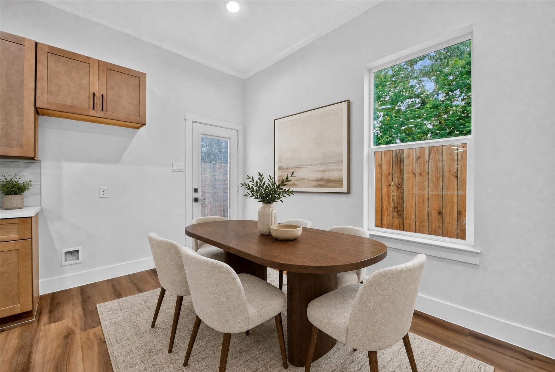 3537 Amos Street, Houston, TX 77021 A bright, inviting dining space positioned just off the kitchen, with generous windows overlooking the backyard and easy access to outdoor living. A stylish setting made for everyday meals and easy entertaining.