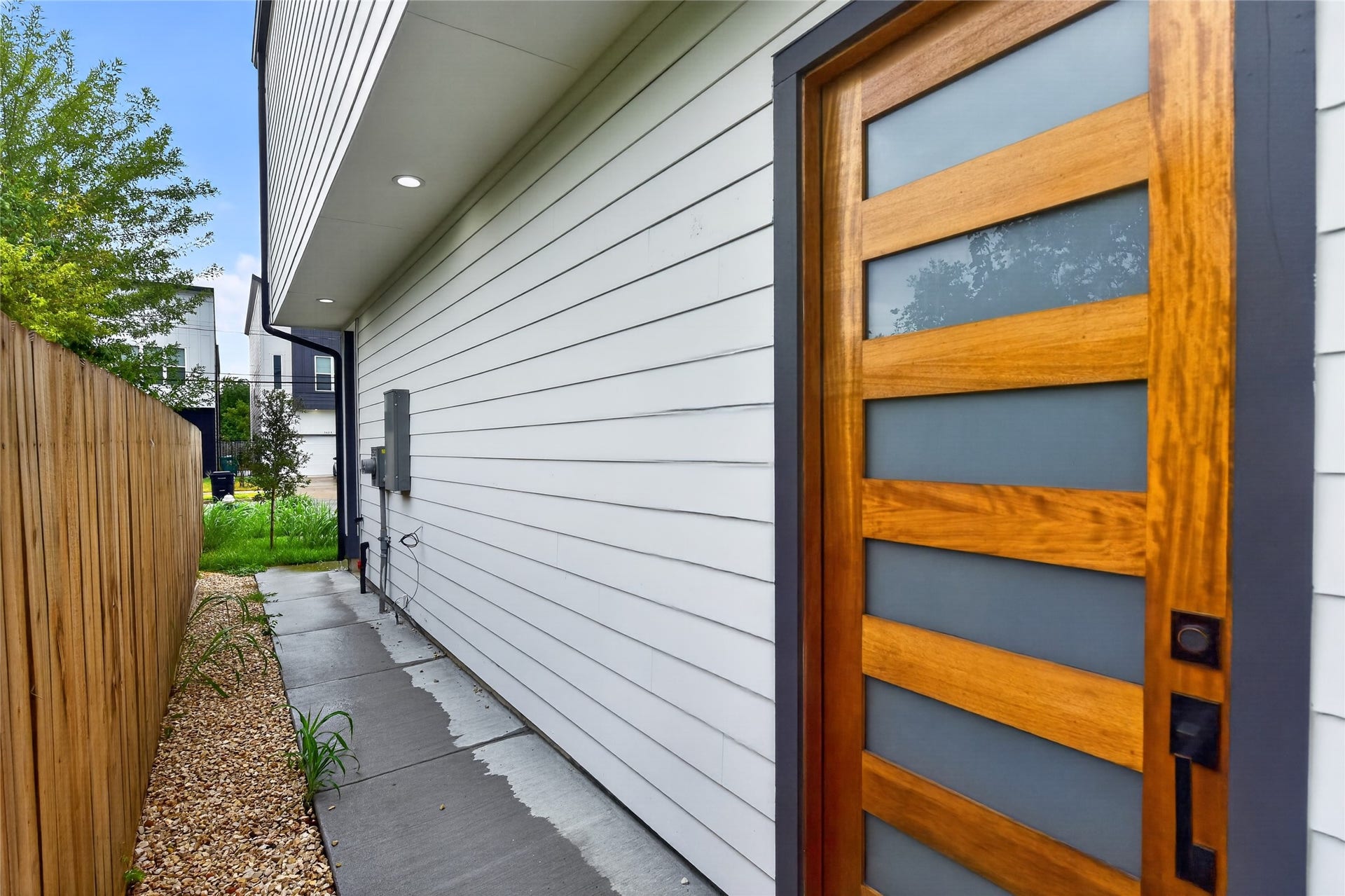 3537 Amos Street, Houston, TX 77021 A clean well-lit concrete walkway leads to the contemporary front door, opening into bright, living spaces that flow naturally through to the backyard.
