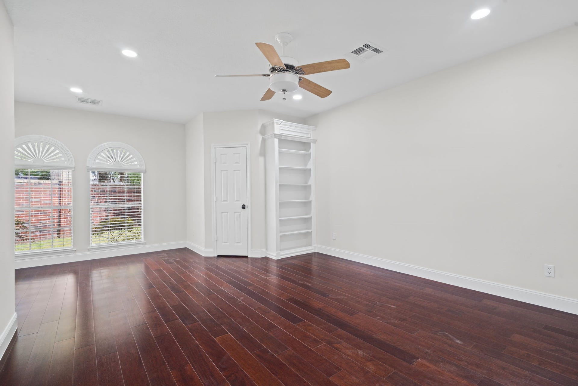 34 Grants Lake Circle, Sugar Land, TX 77479 34 Grants Lake Circle, Sugar Land, TX 77479