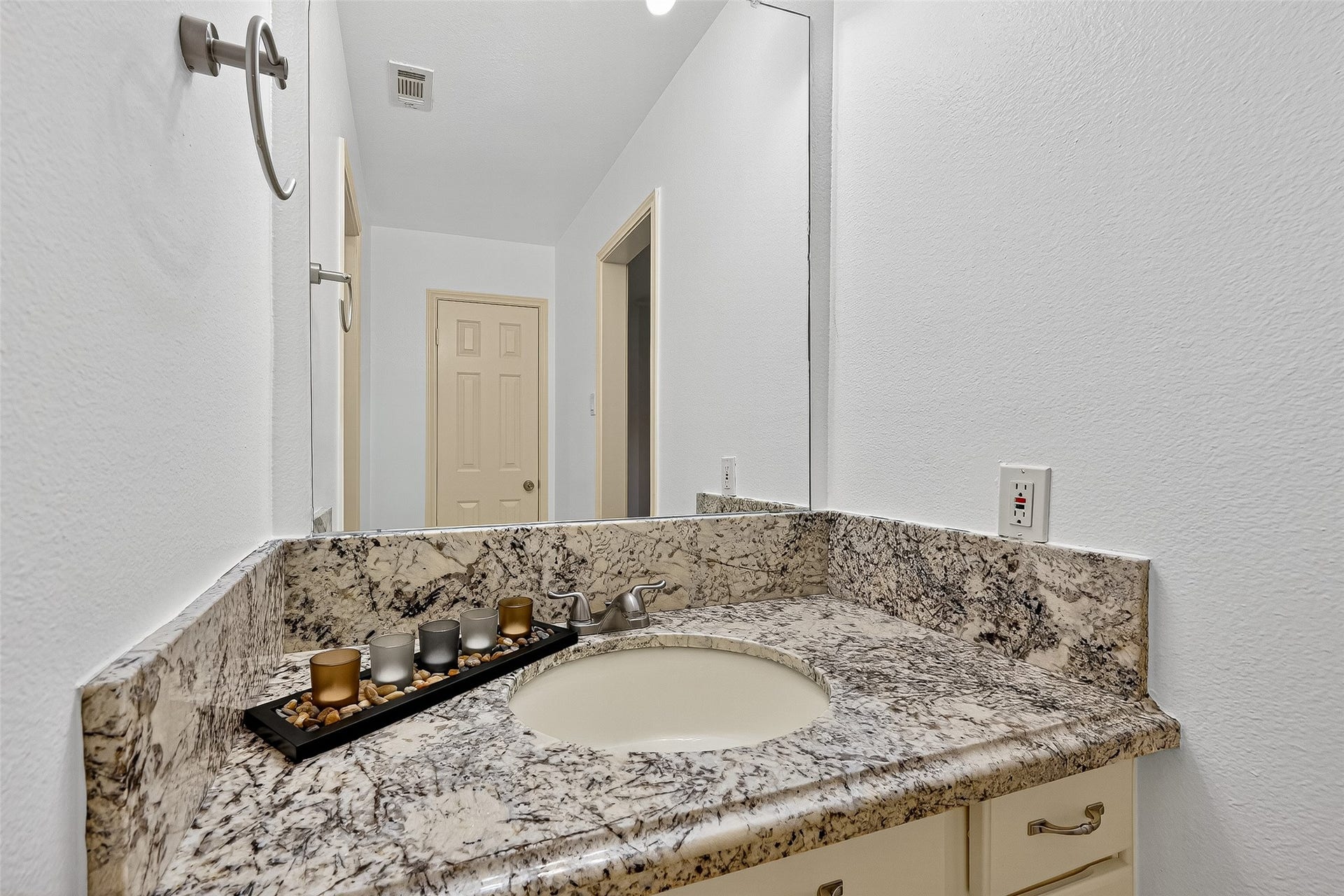 4722 Plato Park Drive, Sugar Land, TX 77479 4722 Plato Park Drive, Sugar Land, TX 77479