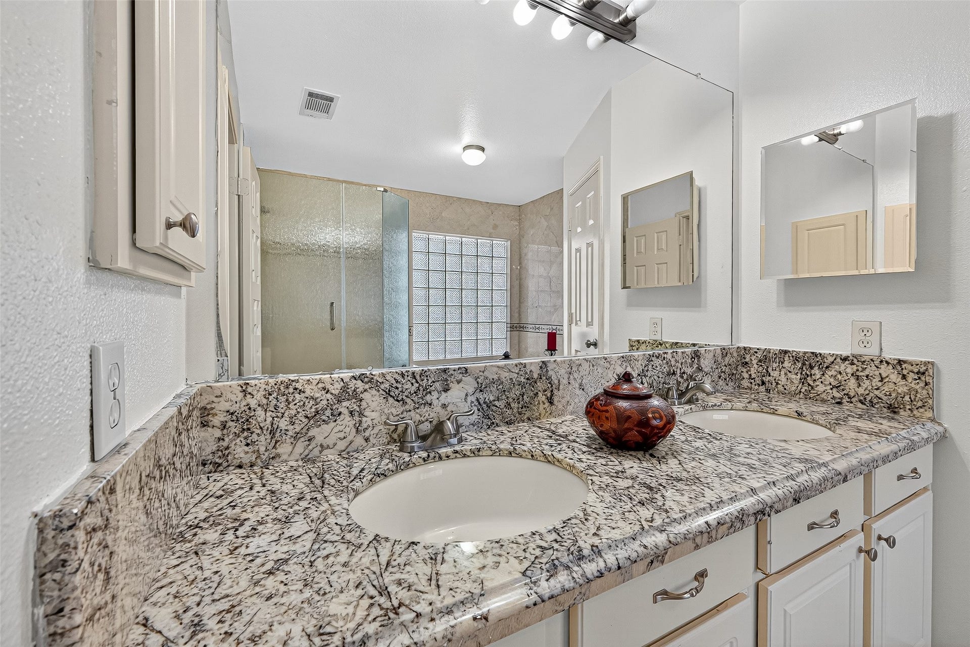 4722 Plato Park Drive, Sugar Land, TX 77479 4722 Plato Park Drive, Sugar Land, TX 77479