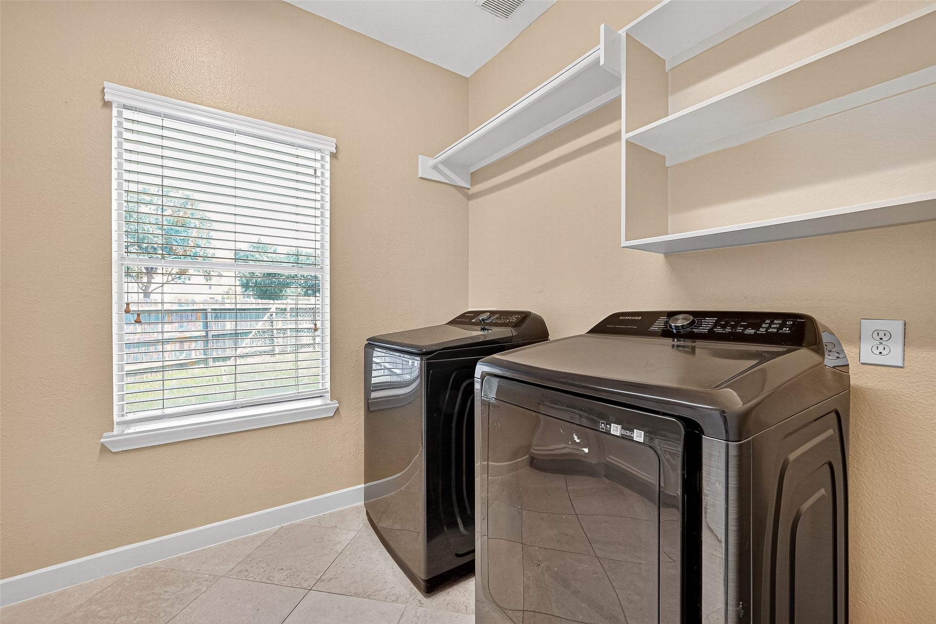 4722 Plato Park Drive, Sugar Land, TX 77479 4722 Plato Park Drive, Sugar Land, TX 77479