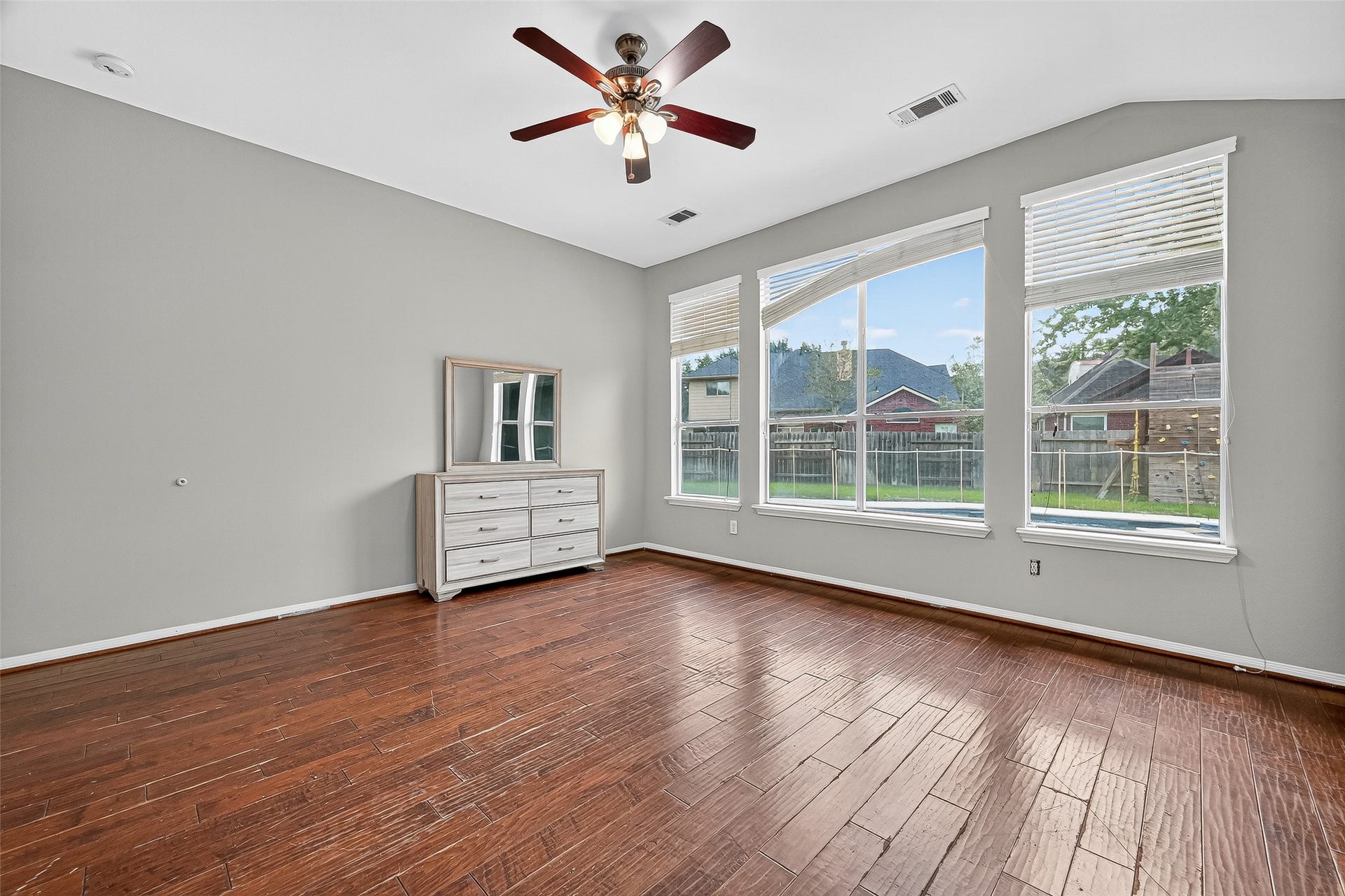 4722 Plato Park Drive, Sugar Land, TX 77479 4722 Plato Park Drive, Sugar Land, TX 77479