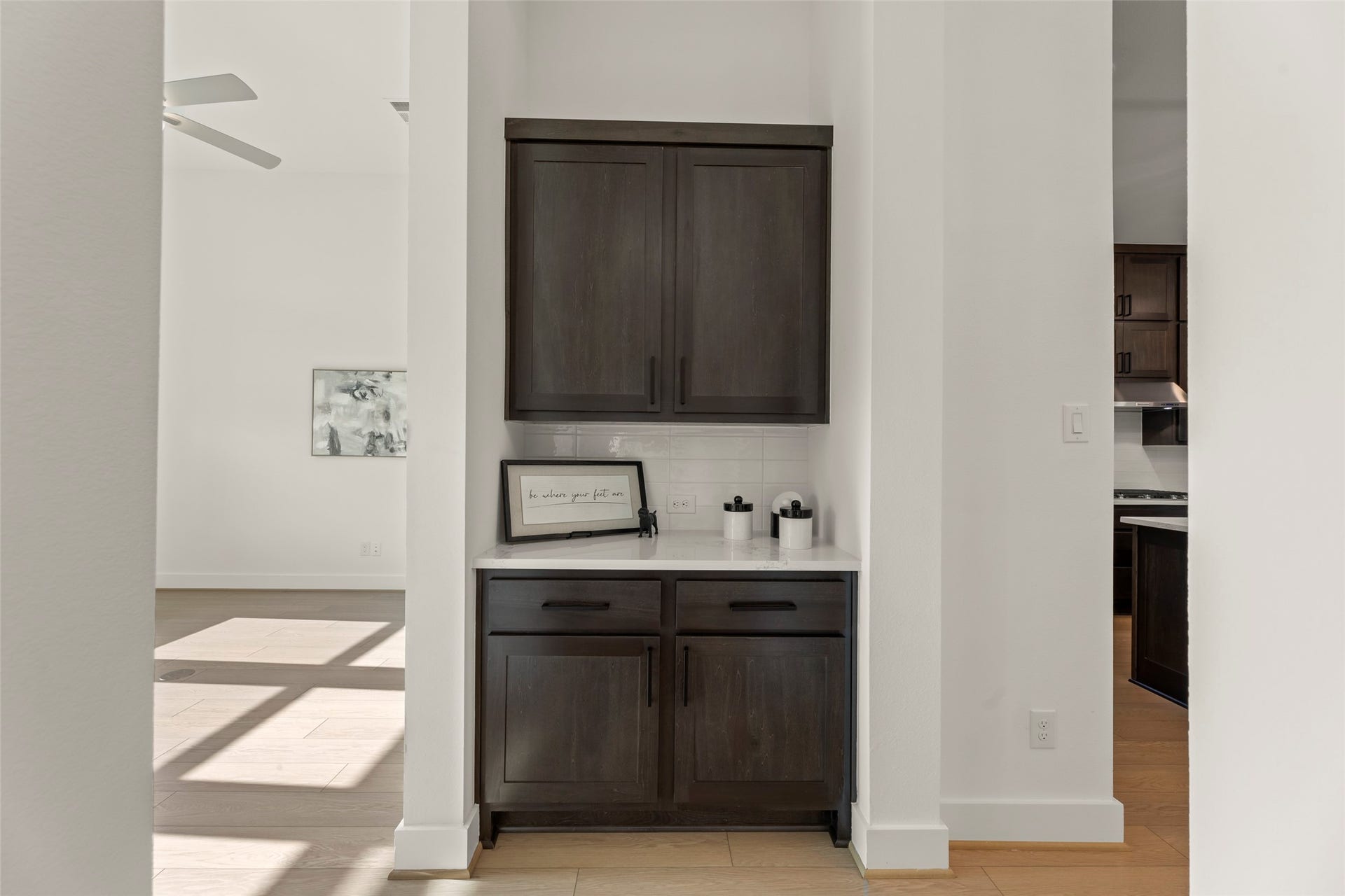 2015 Jade Manor Drive, Rosenberg, TX 77469 Nice butler's pantry with tons of space
