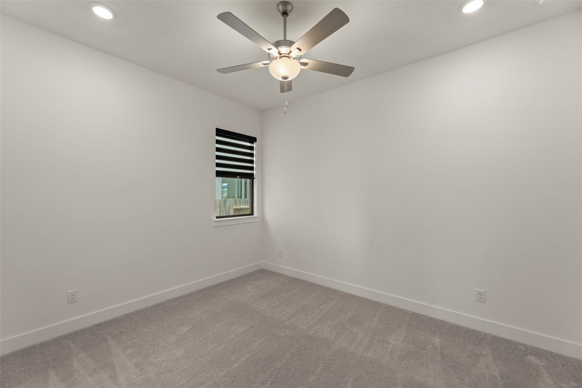 2015 Jade Manor Drive, Rosenberg, TX 77469 Contemporary ceiling fan, perfect for a cozy retreat or home office.