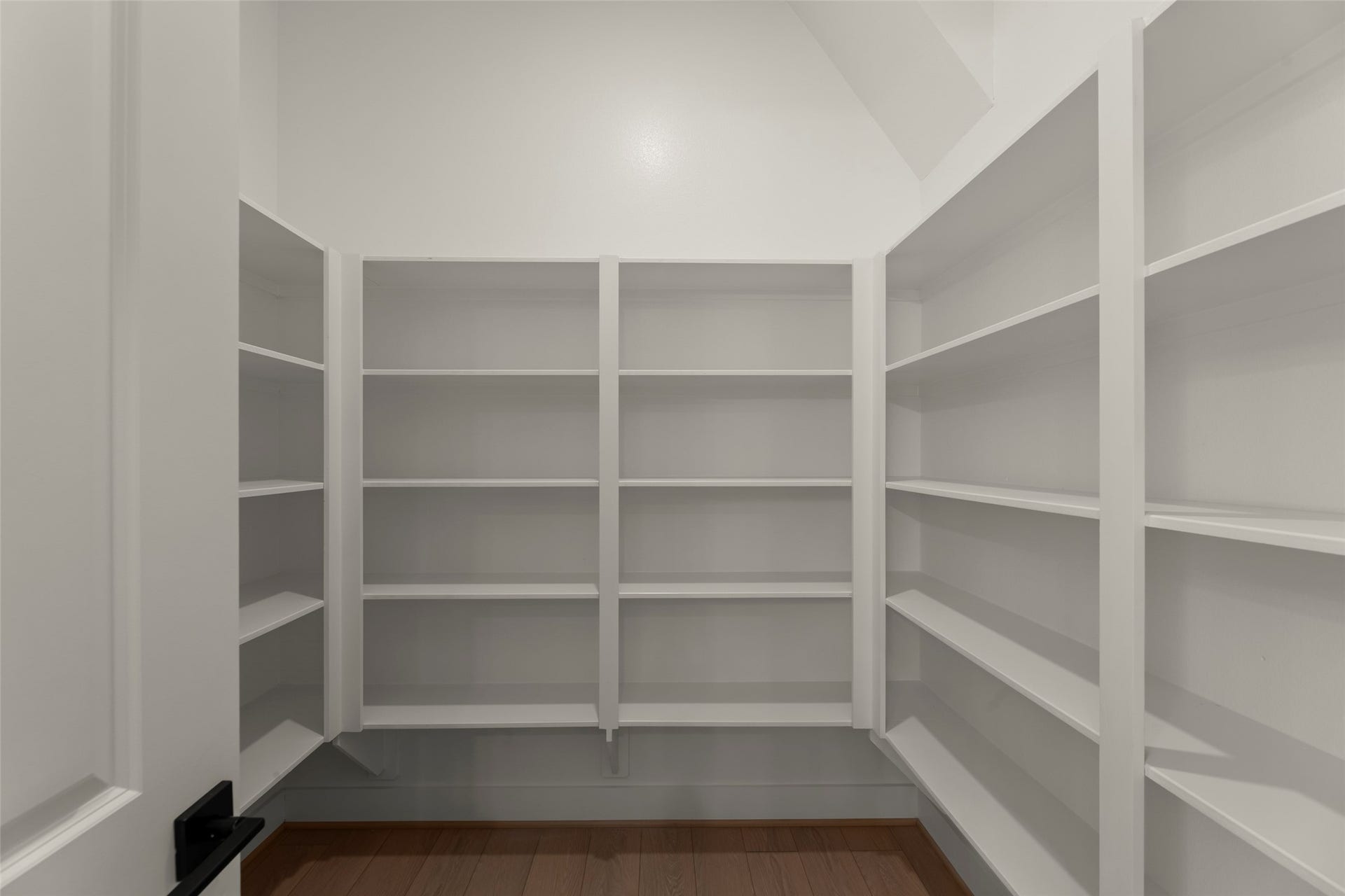 2015 Jade Manor Drive, Rosenberg, TX 77469 Perfect for organized storage.