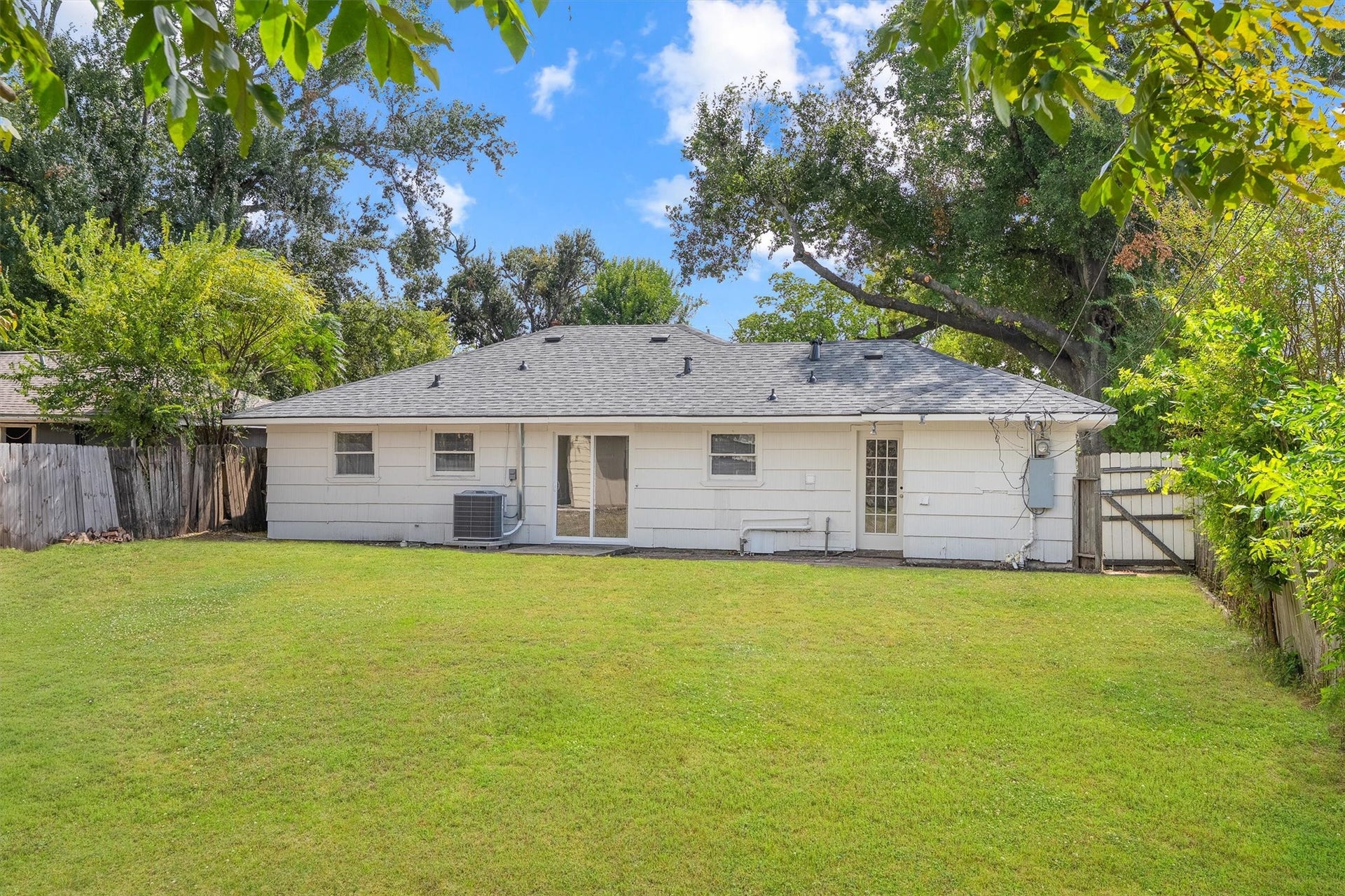6630 Maybank Drive, Houston, TX 77055 Great single-story home with a spacious backyard, perfect for outdoor activities and relaxation, surrounded by mature trees for added privacy.