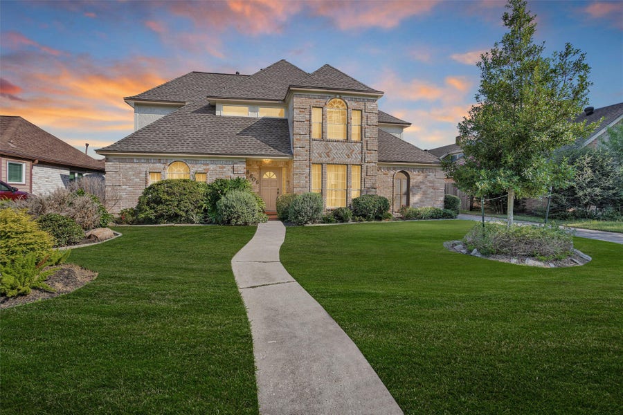 Property photo for 6606 Castle Lane Drive, Houston, TX