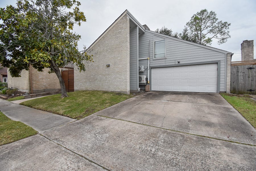 Property photo for 7631 Hopewell Lane, Houston, TX