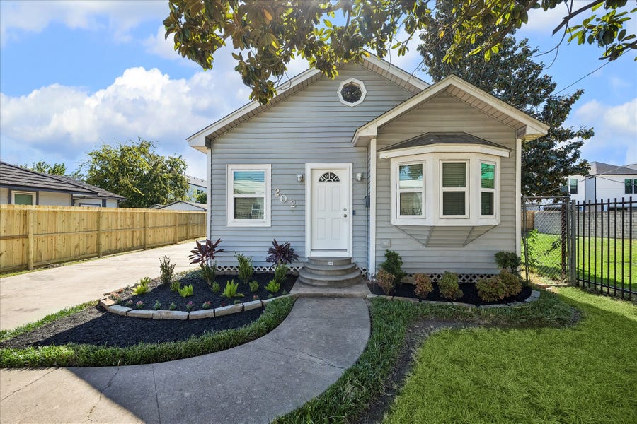 Property photo for 202 E 34th Street, Houston, TX