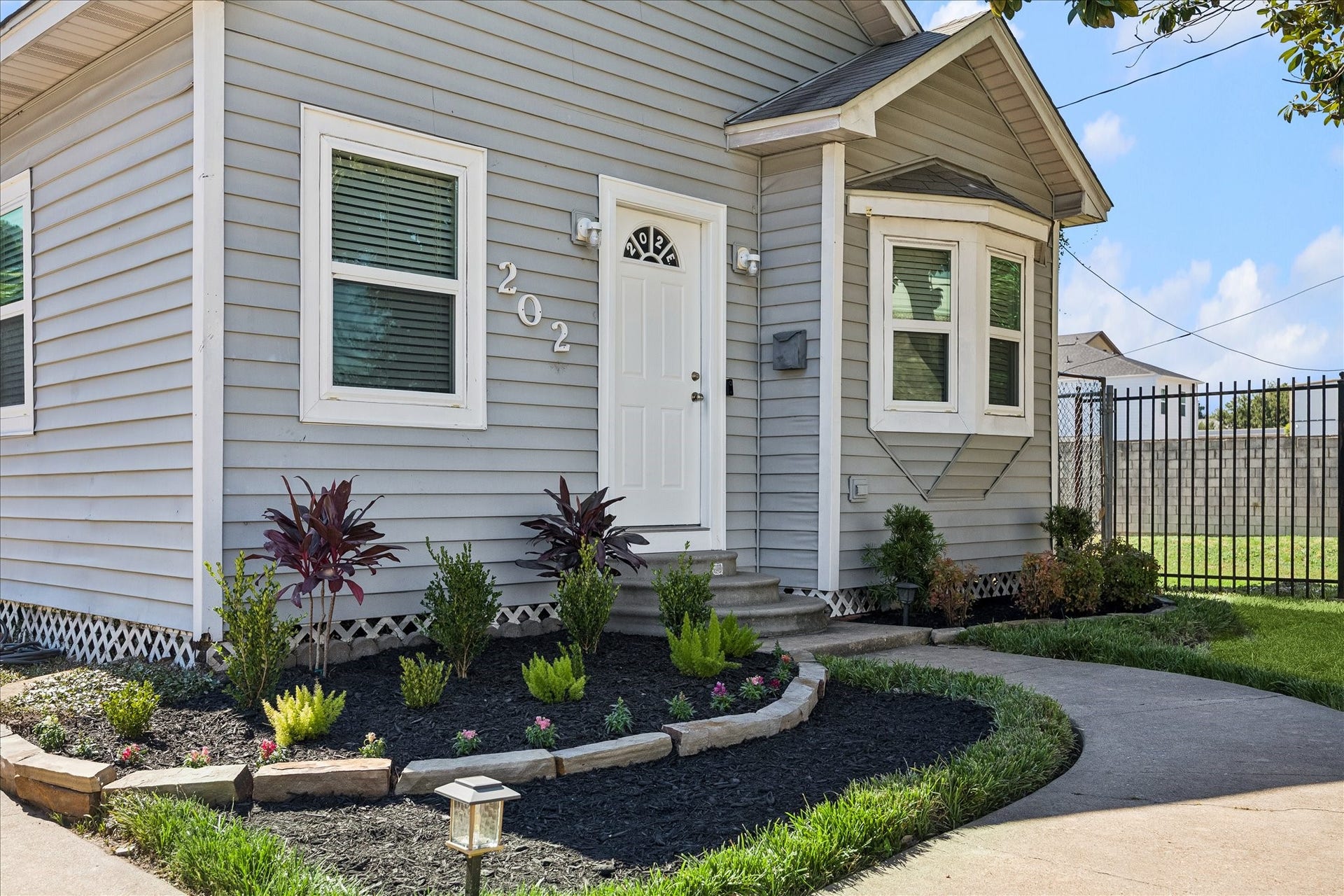 202 E 34th Street, Houston, TX 77018 202 E 34th Street, Houston, TX 77018