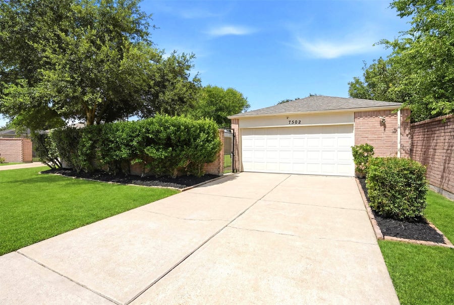 Property photo for 7502 Addicks Clodine Road, Houston, TX