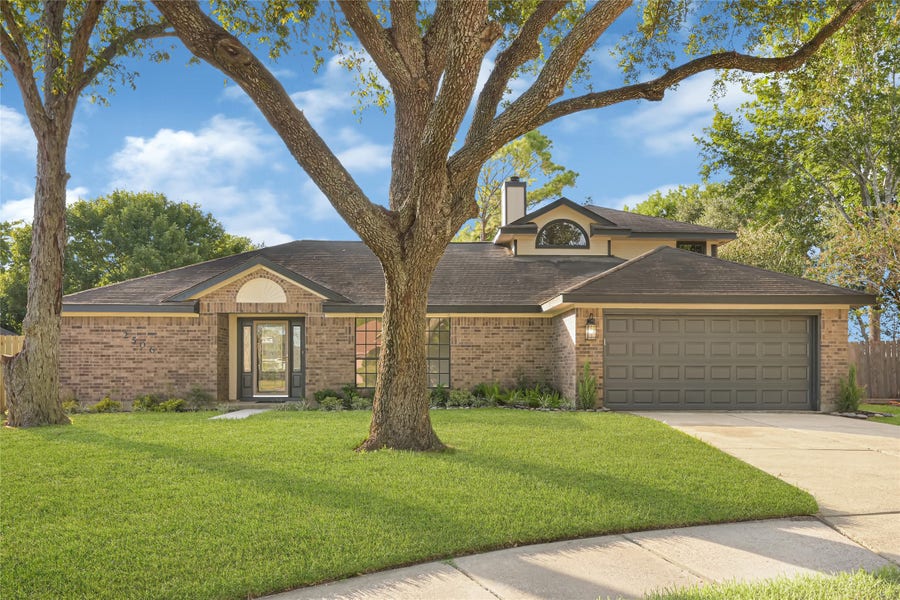 Property photo for 2506 Walnut Grove Court, Pearland, TX