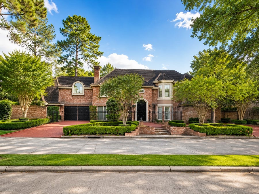 Property photo for 2819 Cedar Woods Place, Houston, TX