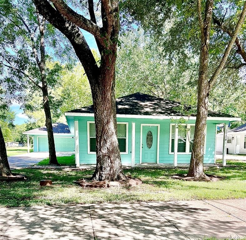 Property photo for 1104 E Walker Street, League City, TX