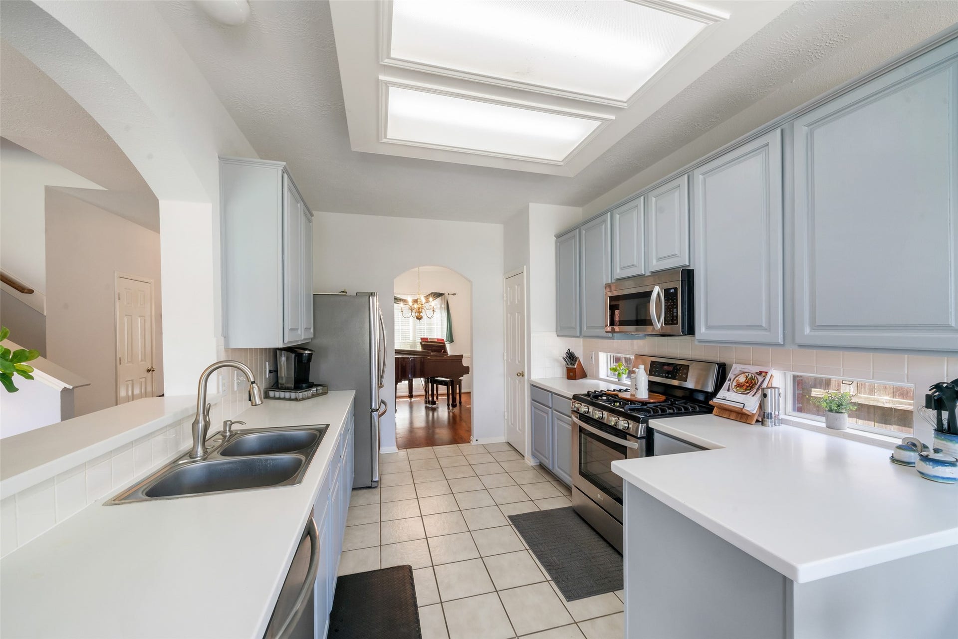 3607 Parkshire Drive, Pearland, TX 77584 Light and bright kitchen featuring Corian solid surface counters, plenty of cabinetry, and a convenient adjoining dining area perfect for entertaining.