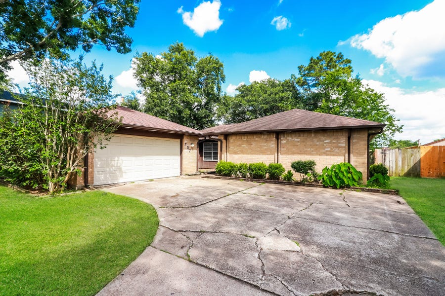 Property photo for 707 Brookford Drive, Missouri City, TX
