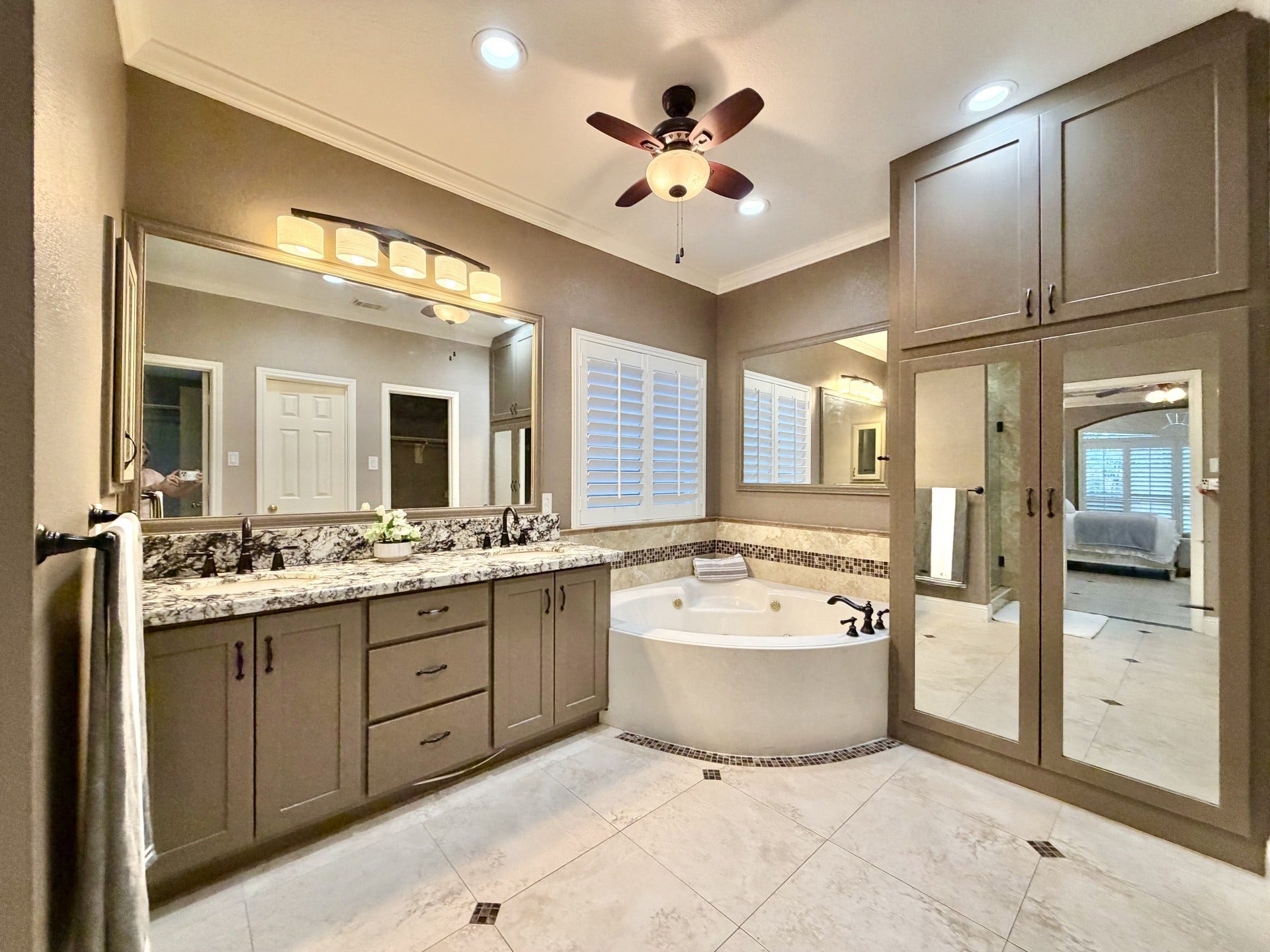 4406 Oak Trail Court, Sugar Land, TX 77479 4406 Oak Trail Court, Sugar Land, TX 77479