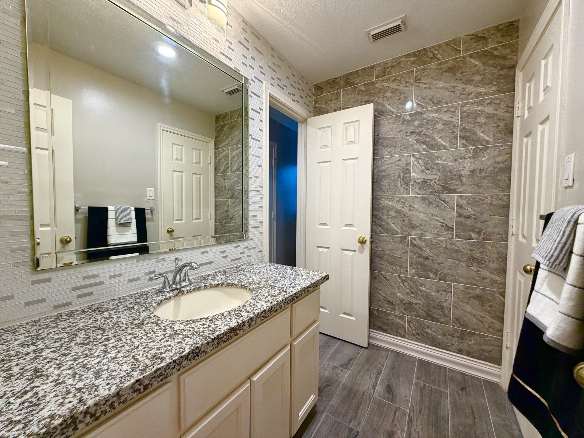 4406 Oak Trail Court, Sugar Land, TX 77479 4406 Oak Trail Court, Sugar Land, TX 77479