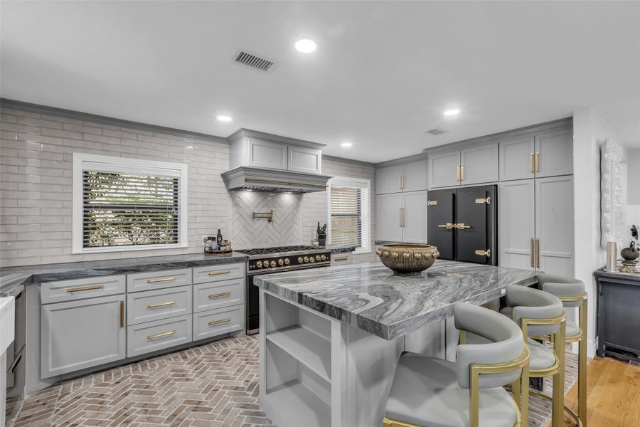 Property photo for 801 N 3rd Street Street, Bellaire, TX