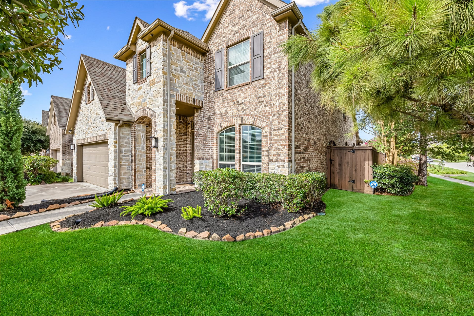 16843 Hemlock Grove Drive, Humble, TX 77346 16843 Hemlock Grove Drive, Humble, TX 77346