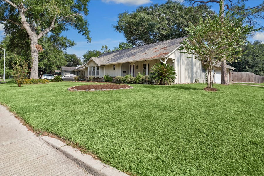 Property photo for 7135 Hendon Lane, Houston, TX