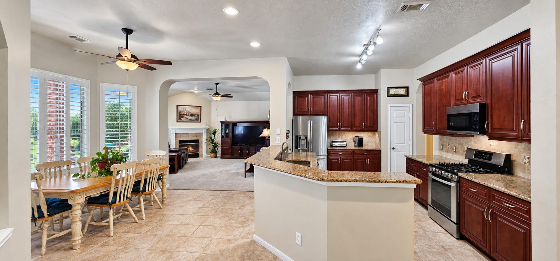 3511 Harbor Pass Lane, Friendswood, TX 77546 Popular open concept layout.
