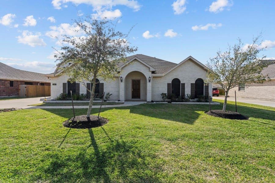 Property photo for 2616 Apache Street, League City, TX