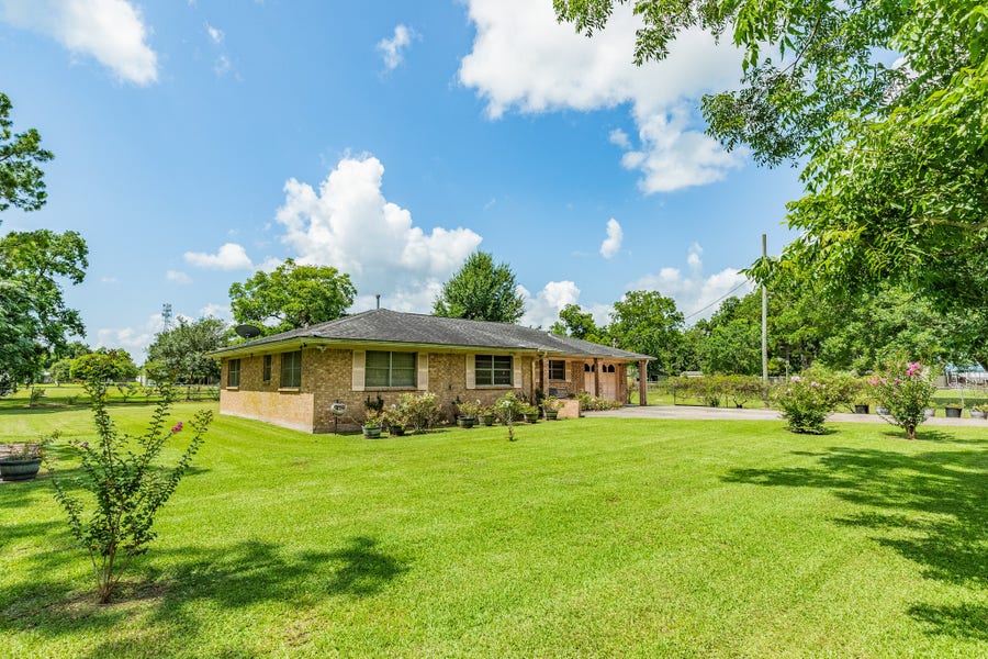 Property photo for 409 Red Oak Street, Brazoria, TX