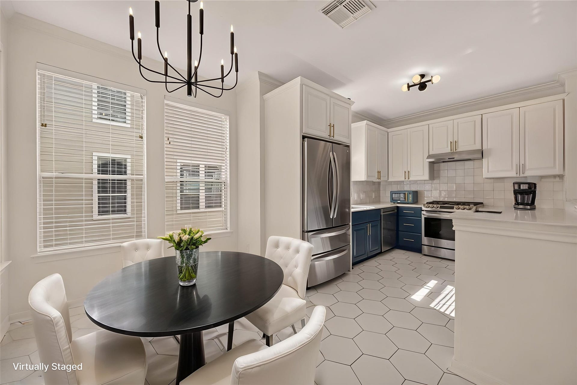 2903 Austin Street, Houston, TX 77004 Virtually staged breakfast area.