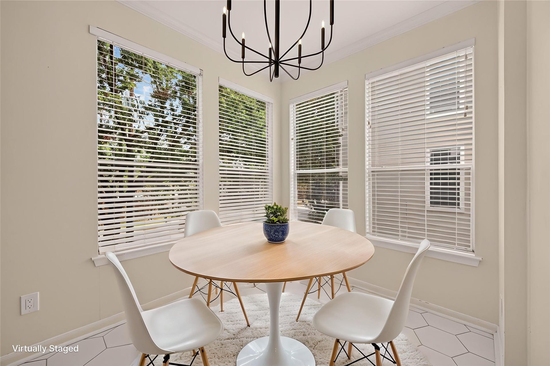 2903 Austin Street, Houston, TX 77004 Virtually staged breakfast nook off the kitchen.