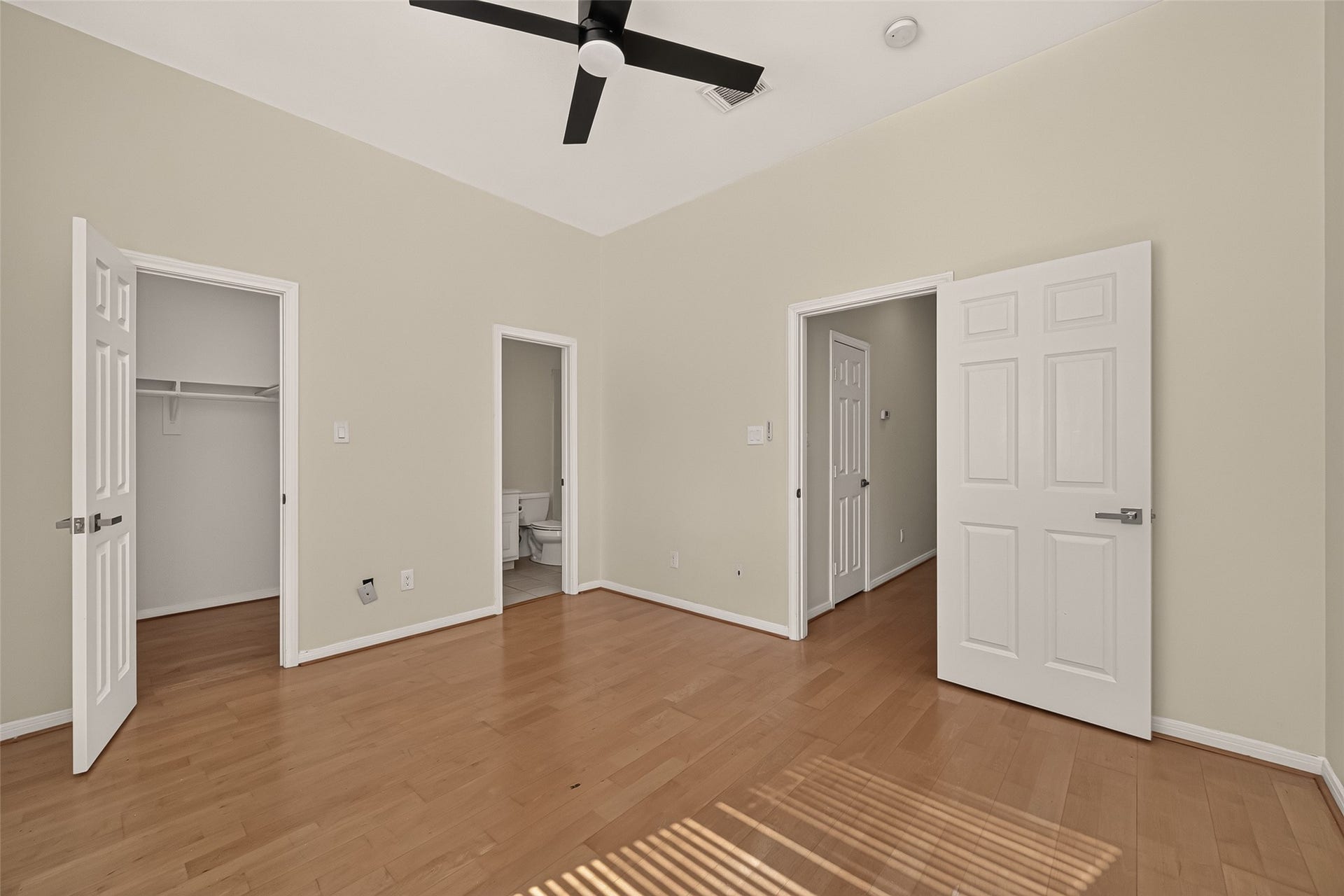 2903 Austin Street, Houston, TX 77004 Secondary bedroom showing closet and bathroom.